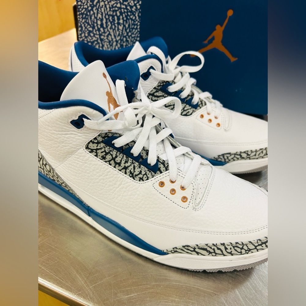 Jordan 3 Retro OG “ Wizards” - Picture 3 of 5